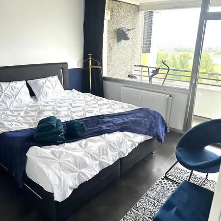 Mit Rheinblick & Heimkino * ניאוס