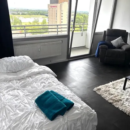 Mit Rheinblick & Heimkino * ניאוס
