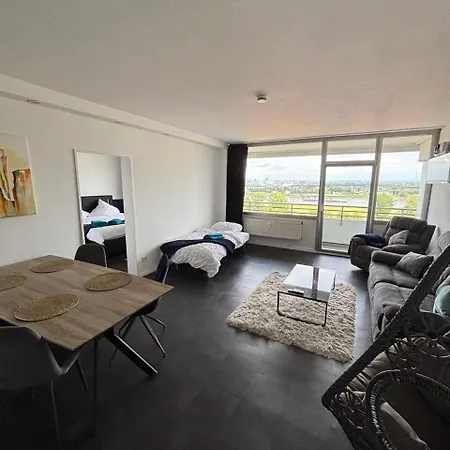 Mit Rheinblick & Heimkino * ניאוס